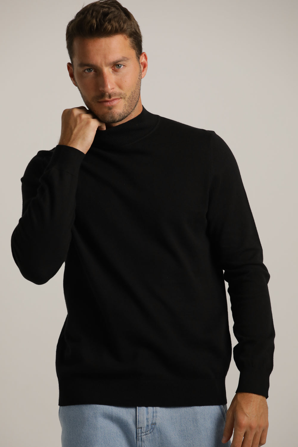 Turtleneck Fit Lightweight Knit
