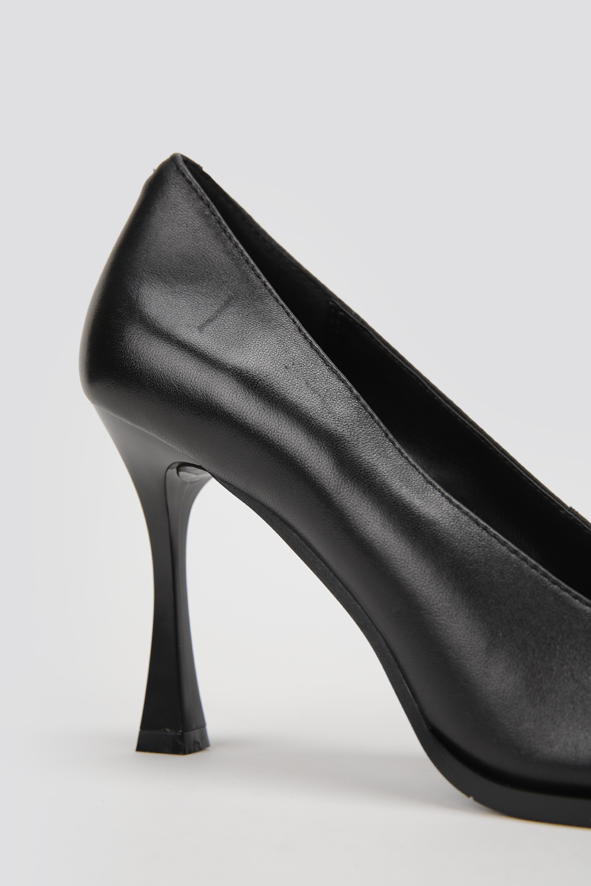 Pointed Toe Leather Pumps