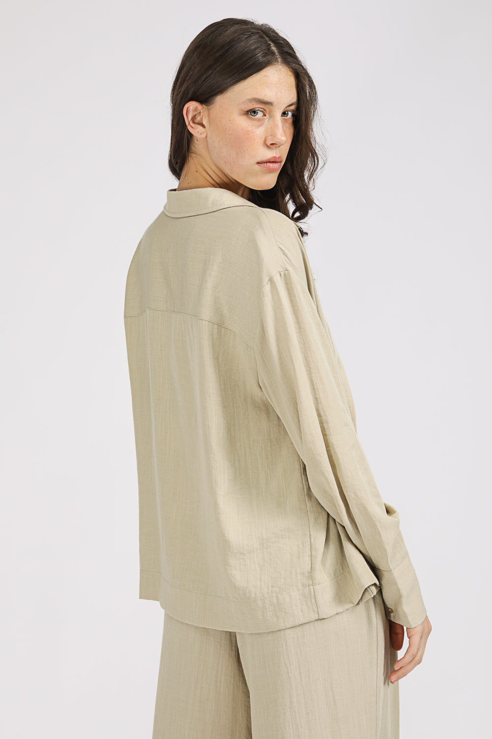 Long Sleeve Buttoned Shirt