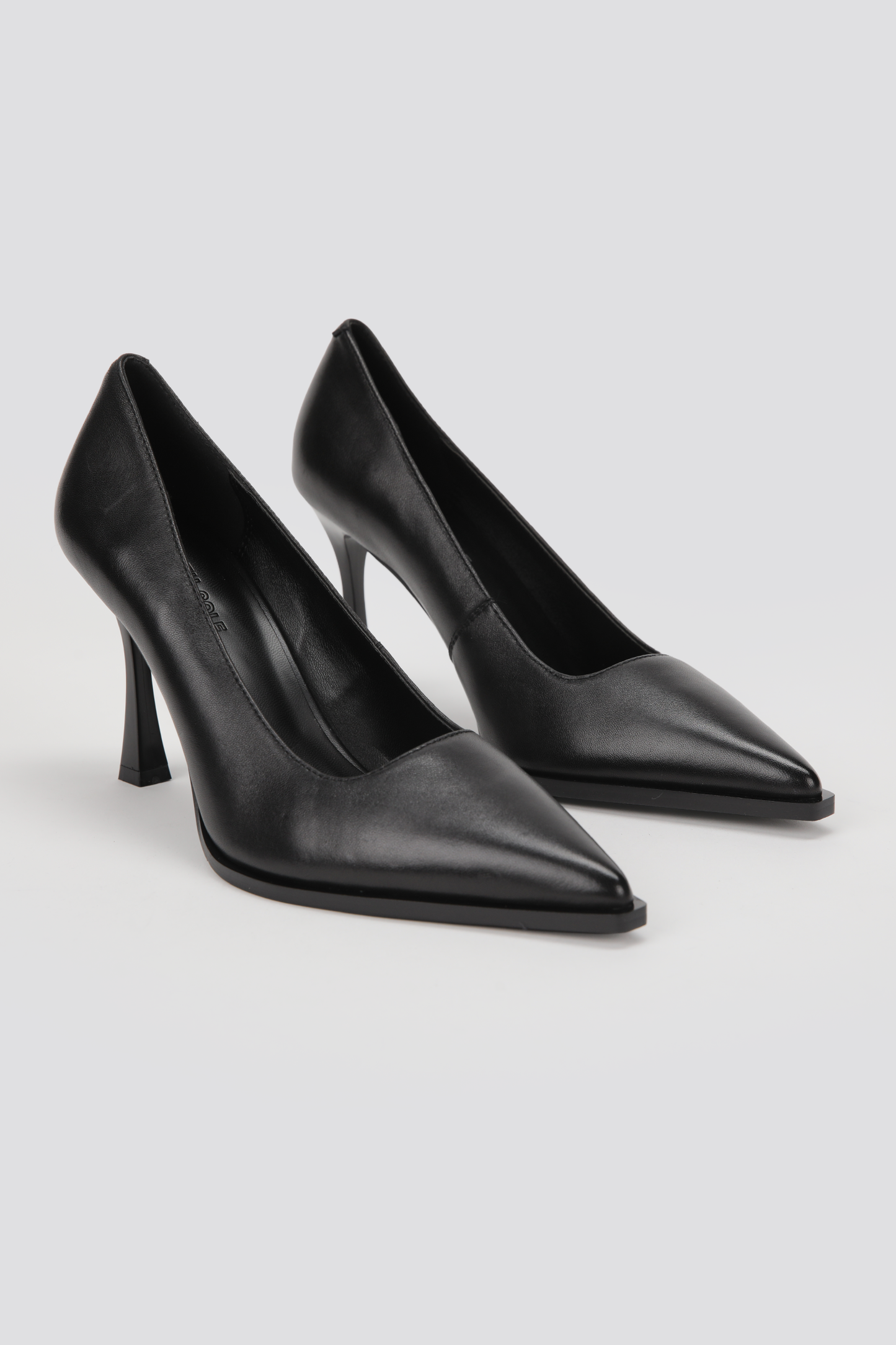 Pointed Toe Leather Pumps