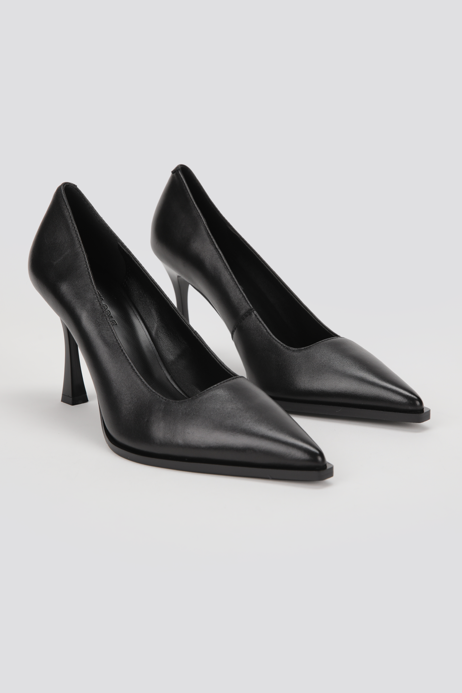 Pointed Toe Leather Pumps