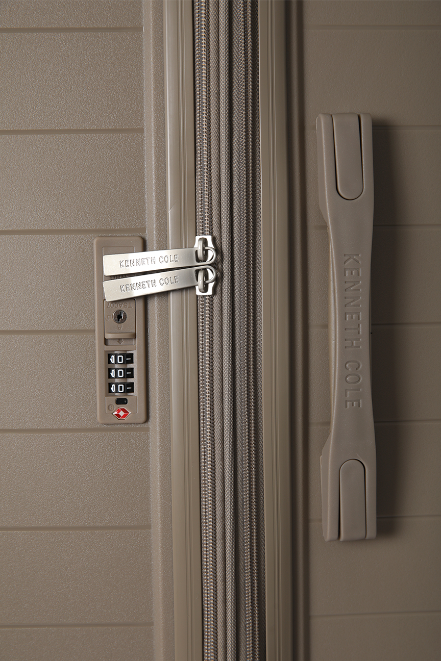 Medium Hard-Shell Suitcase, 25"