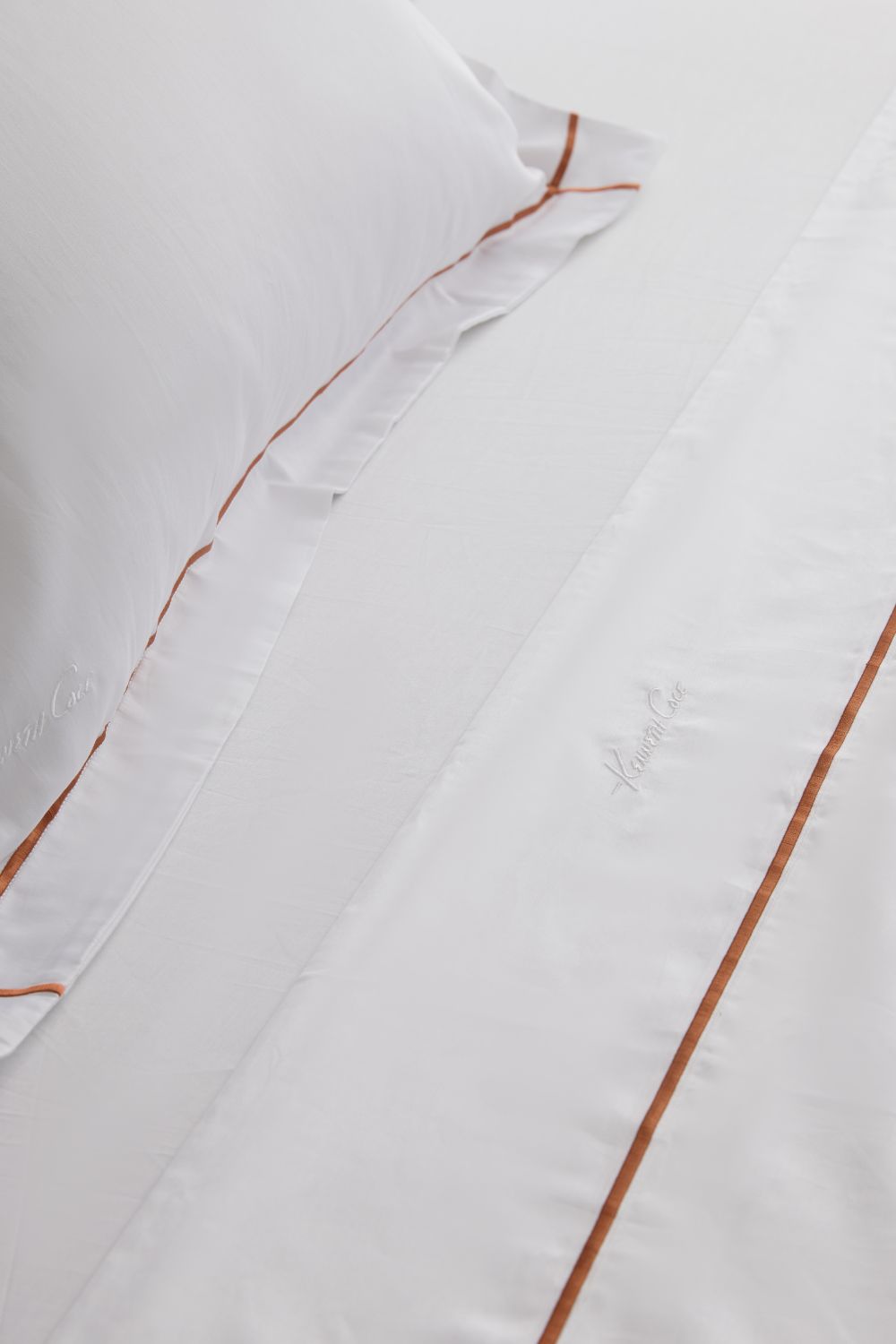Sateen Fitted Sheet with Embroidery Frame