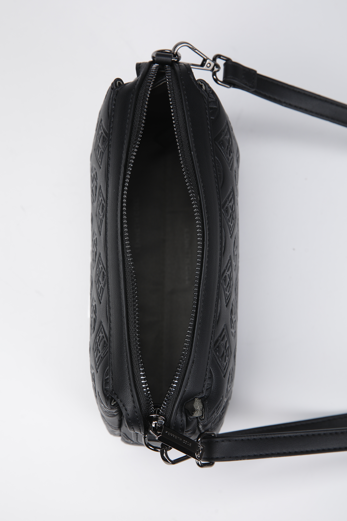 CROSSBODY