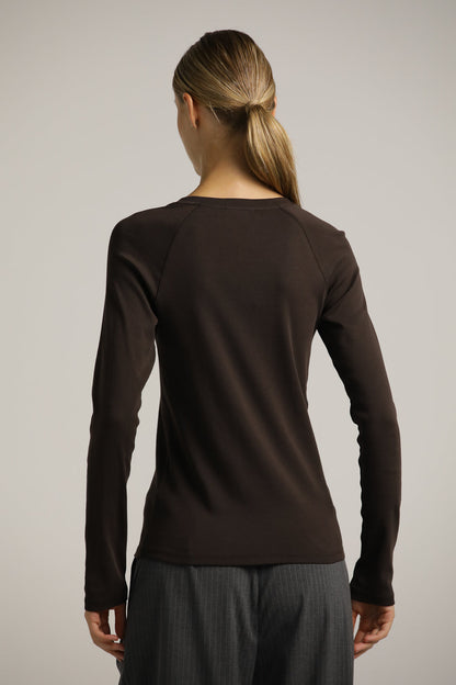 Fitted Long-Sleeve Raglan Top In Cotton