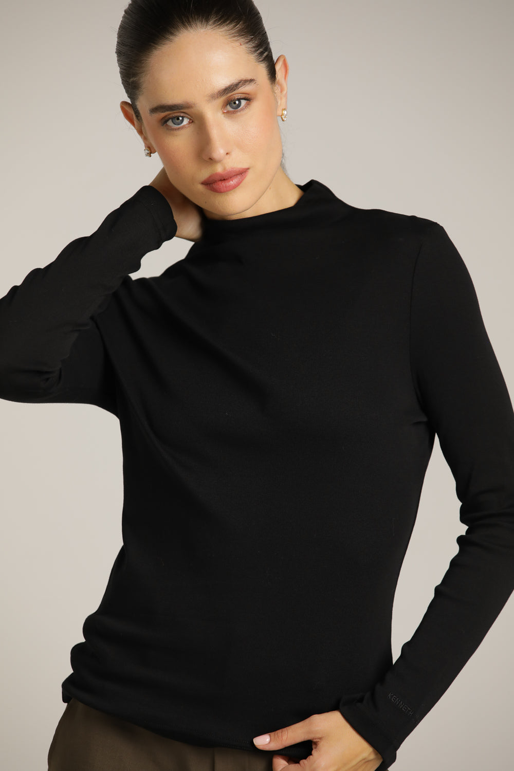 Fitted Basic Mock-Neck T-Shirt