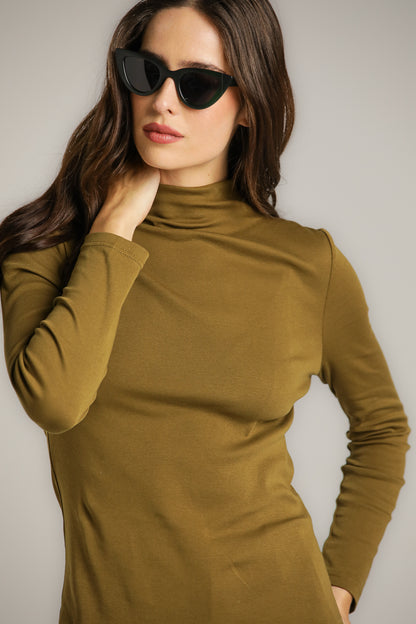 Fitted Basic Mock-Neck T-Shirt