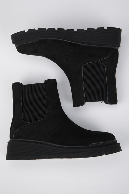 Ankle Boots, Elastic Side Panels, Rubber Sole.