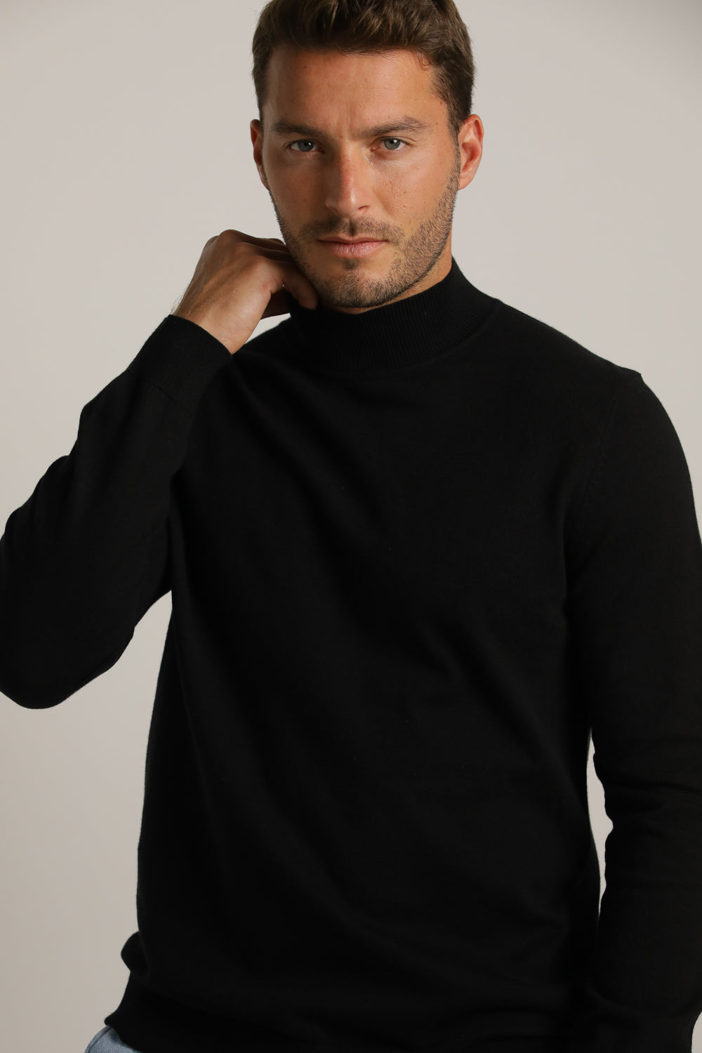 Turtleneck Fit Lightweight Knit