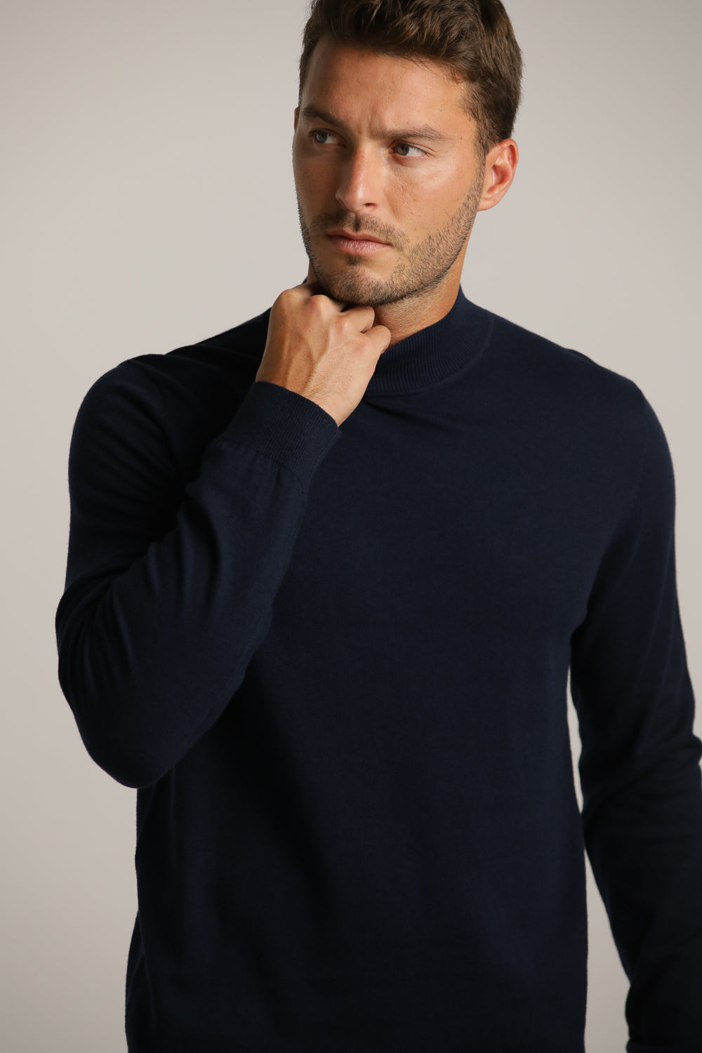 Turtleneck Fit Lightweight Knit