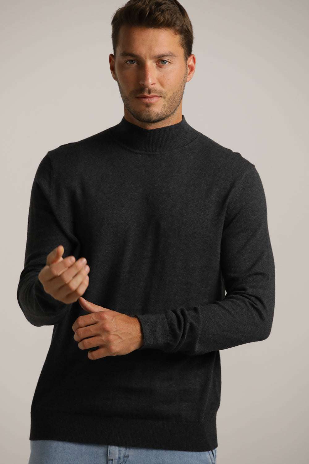 Turtleneck Fit Lightweight Knit