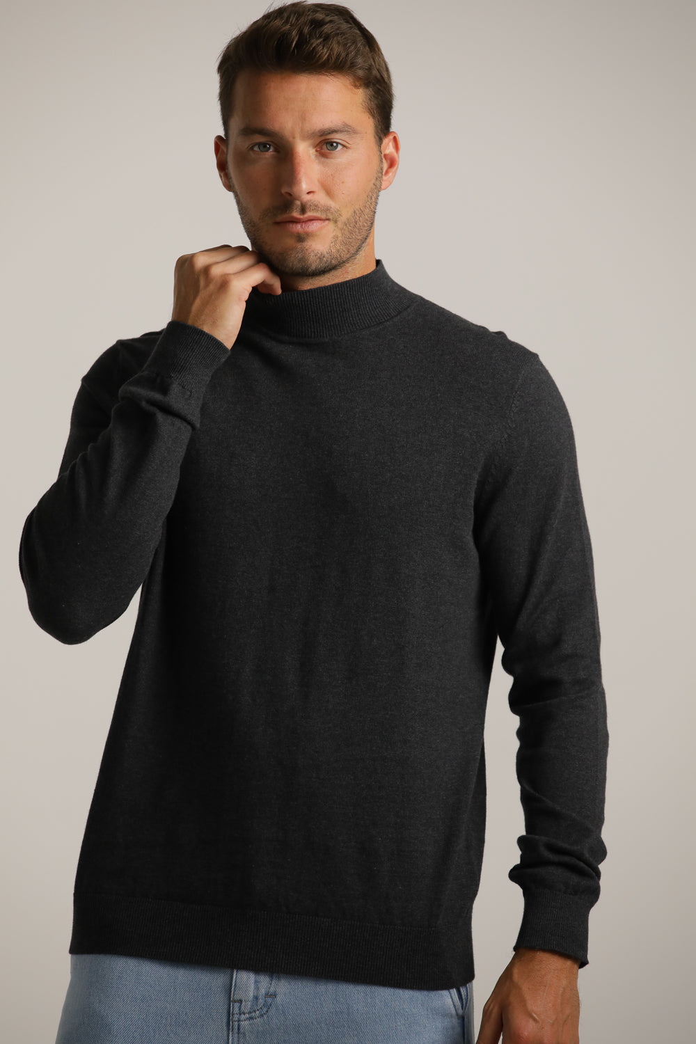 Turtleneck Fit Lightweight Knit