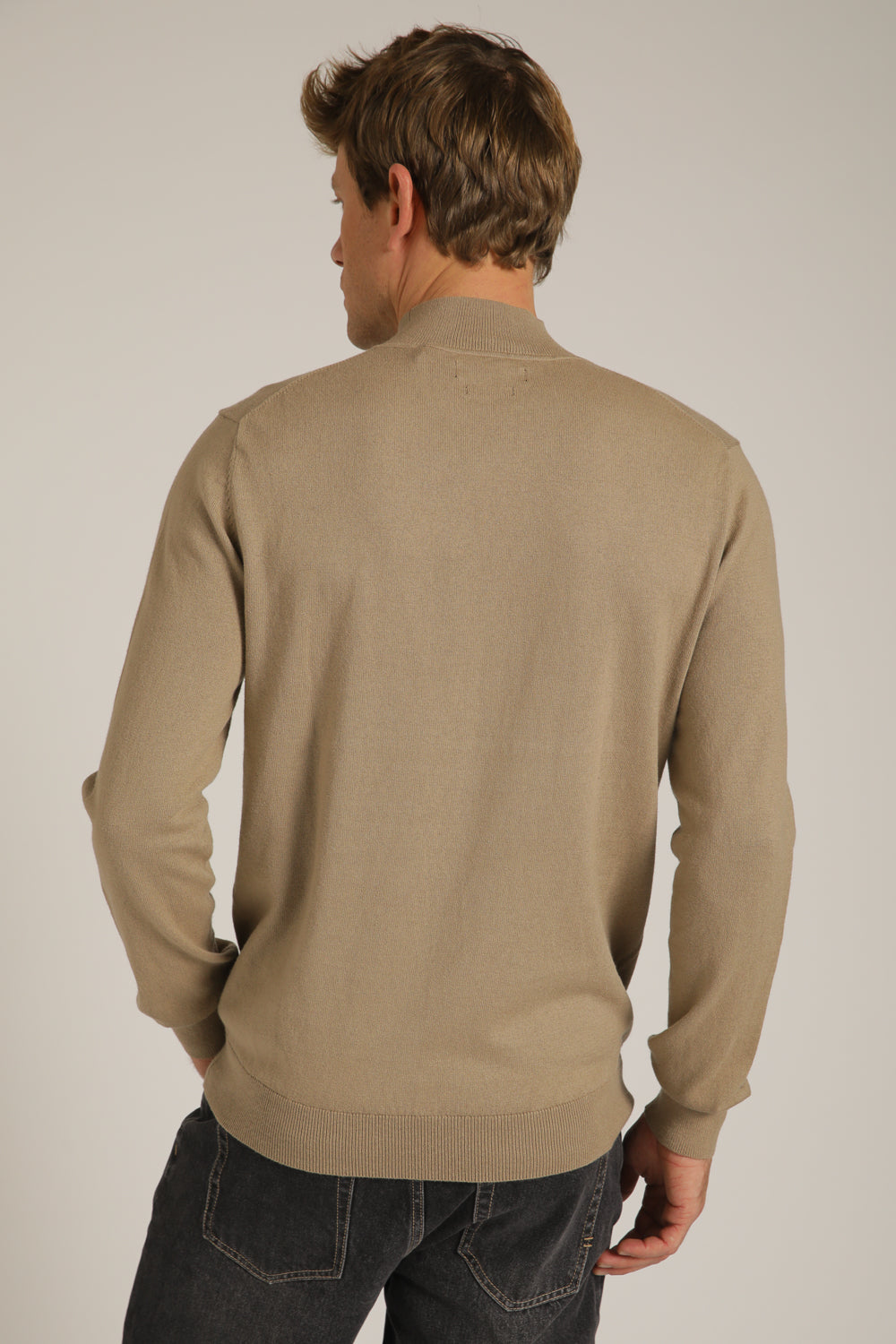 Turtleneck Fit Lightweight Knit