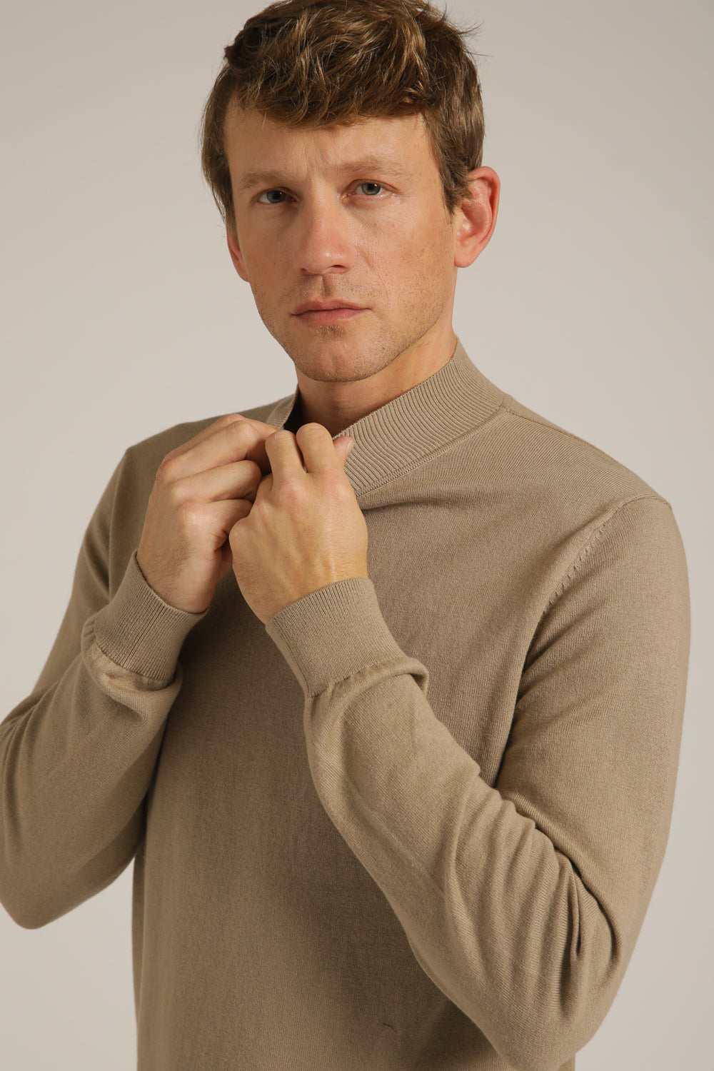 Turtleneck Fit Lightweight Knit