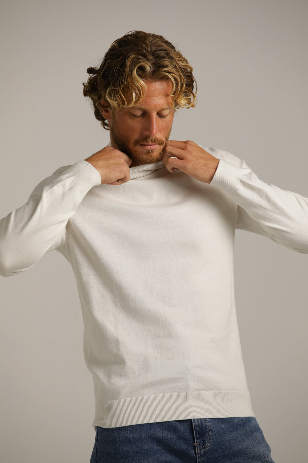 Turtleneck Fit Lightweight Knit