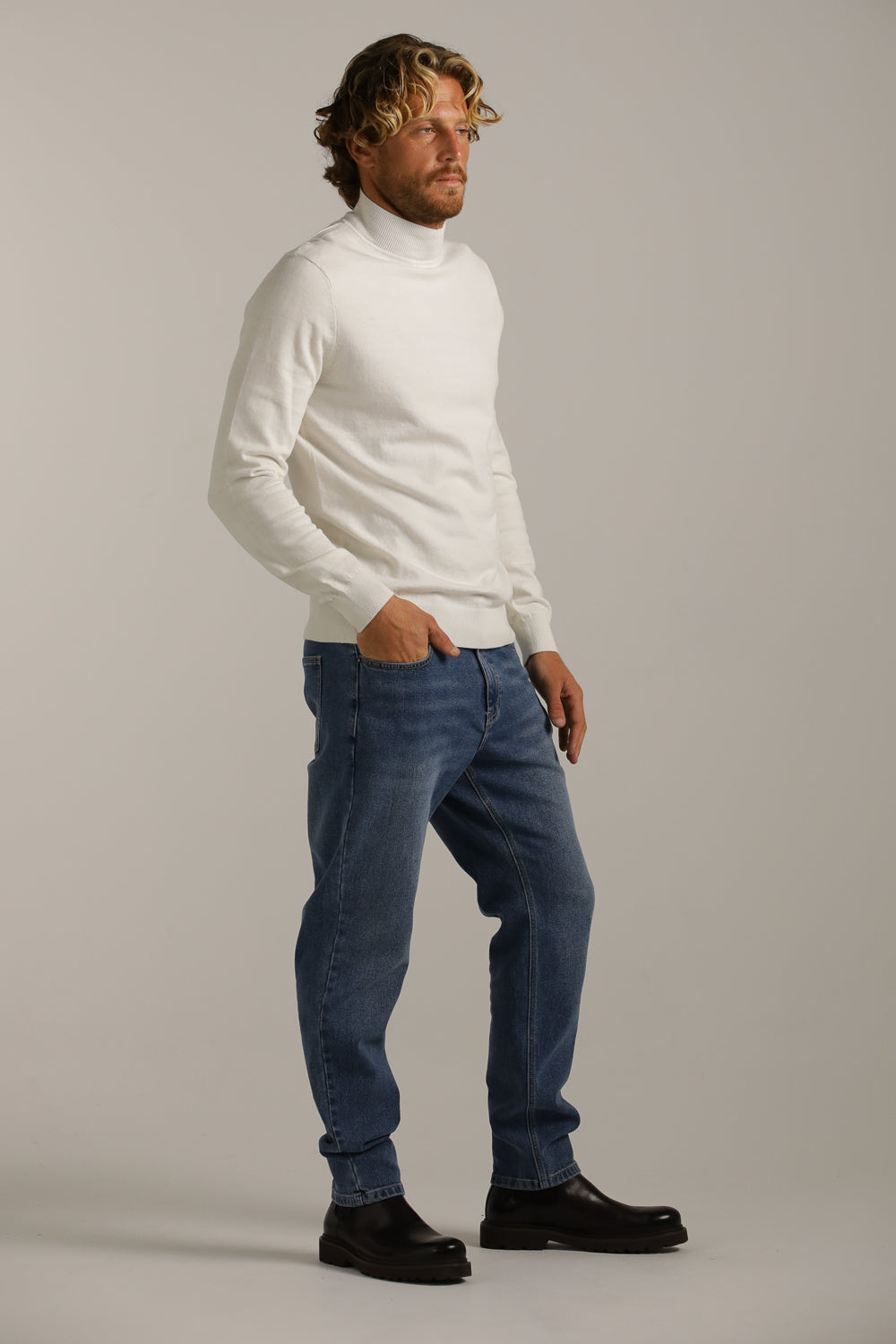 Turtleneck Fit Lightweight Knit