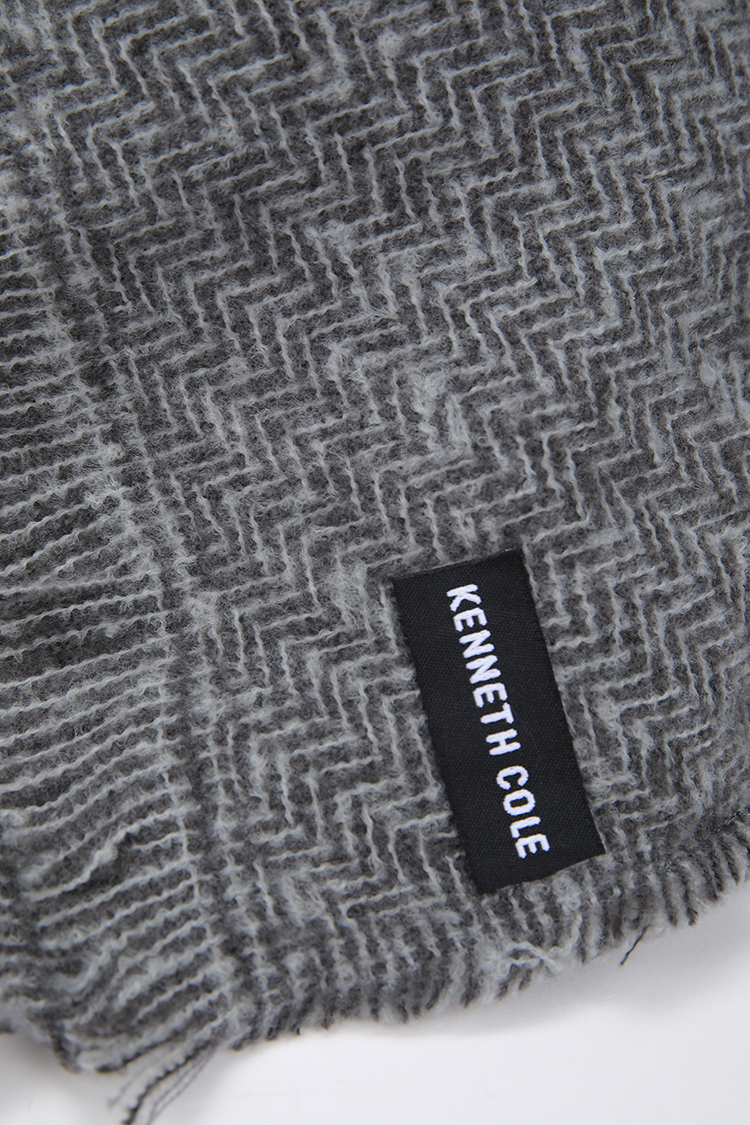Knitted Scarf With Zigzag Pattern