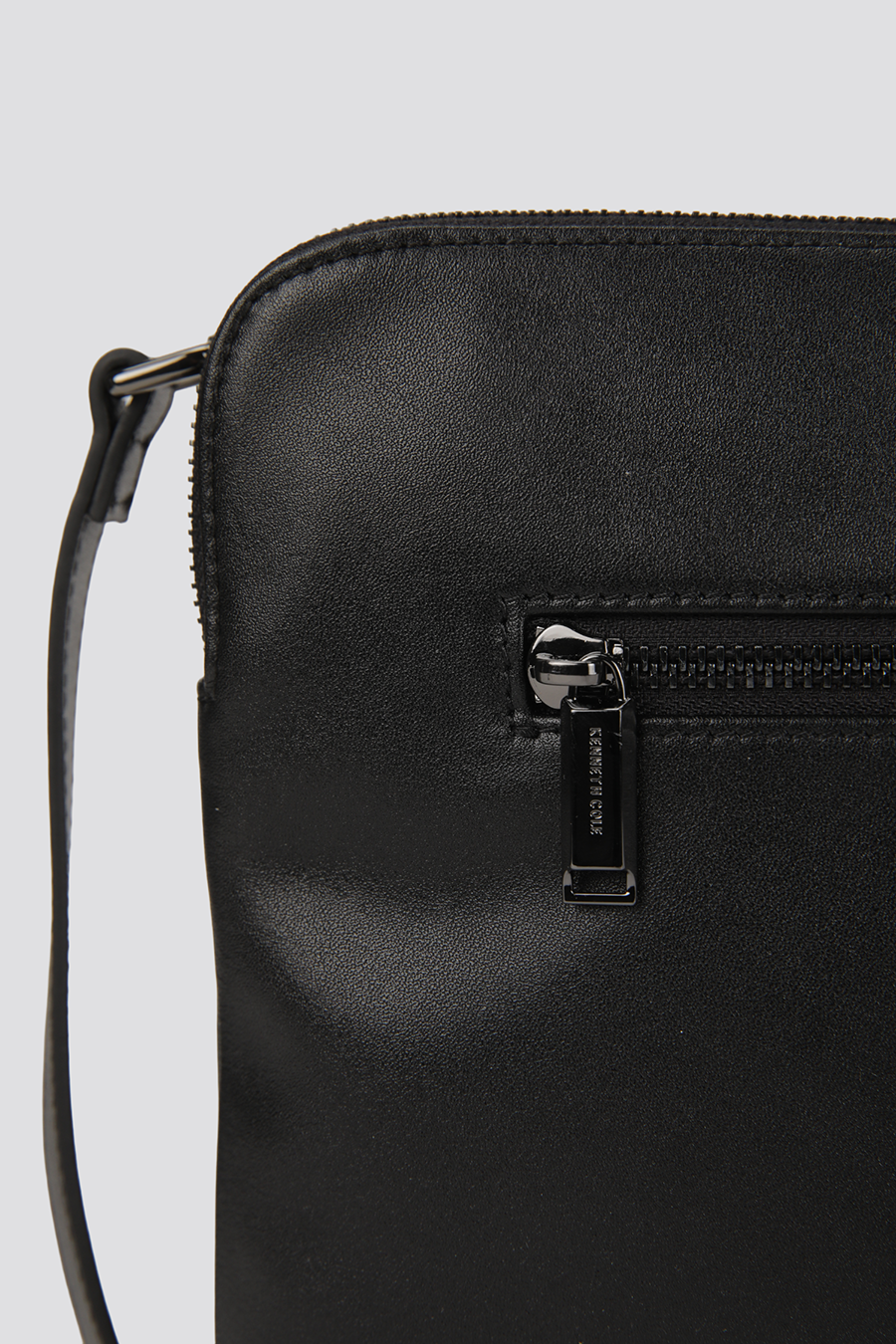Woman's Leather Crossbody